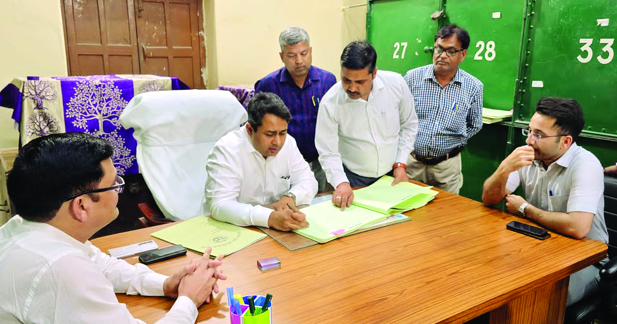 झांसी : शासन की योजनाओं का लाभ प्रत्येक लाभार्थी तक पहुंचाना सर्वोच्च प्राथमिकता – मृदुल चौधरी