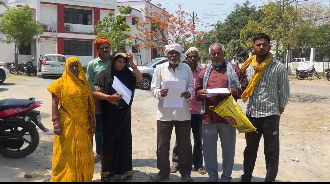 झांसी में माफियागिरी : विकलांग दलित की भूमाफियाओं ने हड़प ली बेशकीमती जमीन