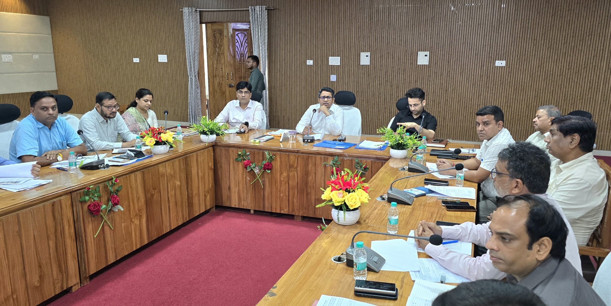 झांसी : डीएम ने कहा- बिना ड्राइविंग लाइसेंस के कोई बच्चा वाहन लेकर स्कूल नहीं आएगा