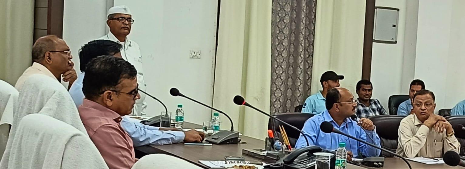 70 वर्ष से अधिक बुजुर्गों का शत-प्रतिशत बनाया जाए आयुष्मान कार्ड : मंडलायुक्त अजीत कुमार