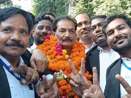झांसी अधिवक्ता संघ चुनाव : प्रमोद शिवहरे ने अध्यक्ष पद पर लहराया परचम