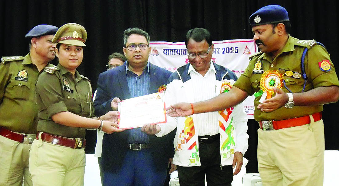 यातायात नियमों का पालन करना हर नागरिक का कर्तव्य है : जिलाधिकारी