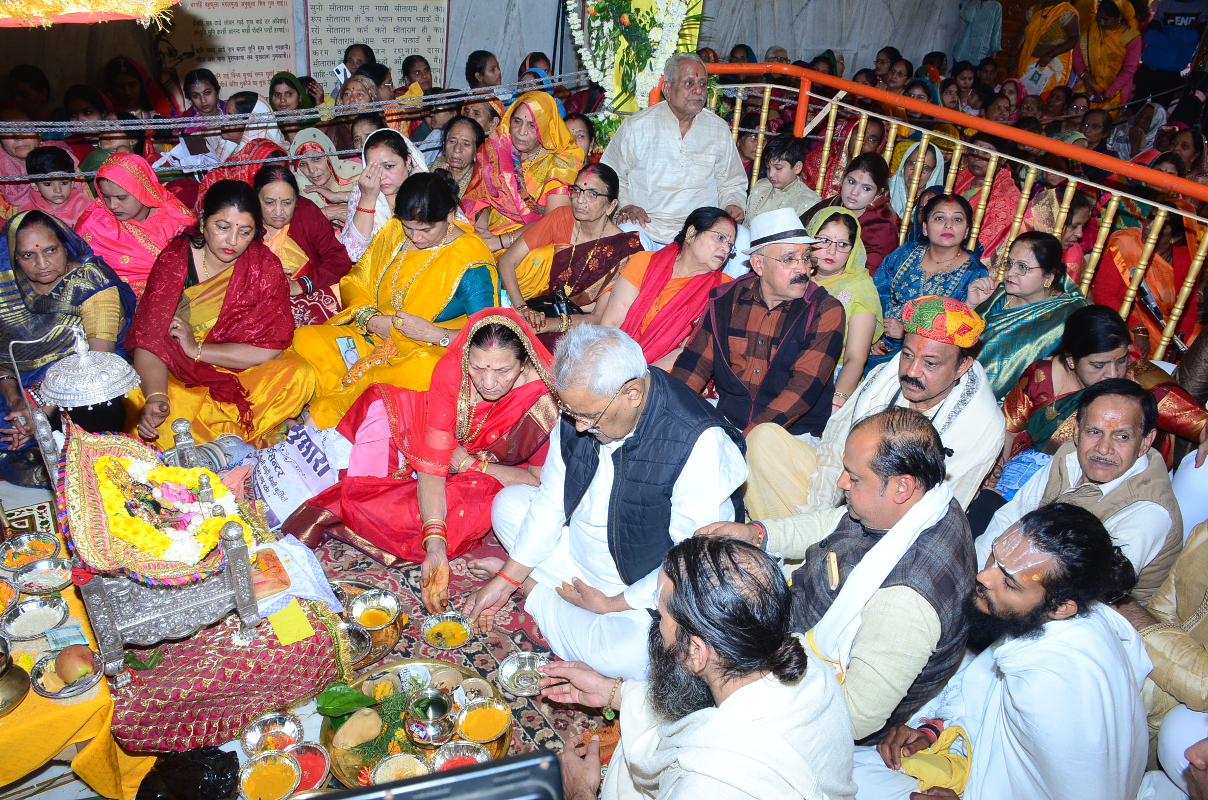 राम जानकी मेहंदी बाग मंदिर में हुई भगवान की पाव पखराई