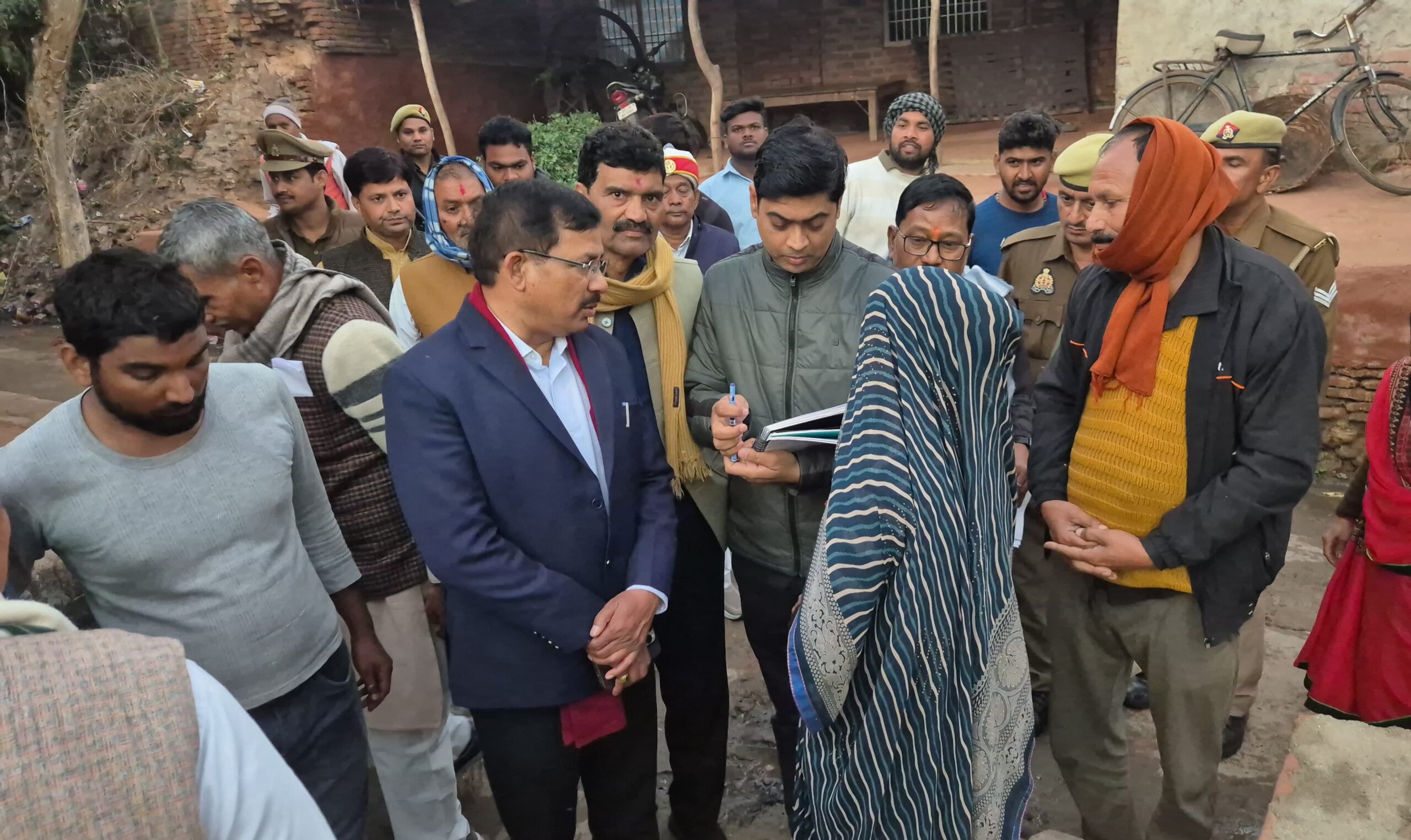 सुशासन की मिसाल : गांव की गलियों में उतरा प्रशासन, नूरपुर में खुद सुनी जनता की आवाज