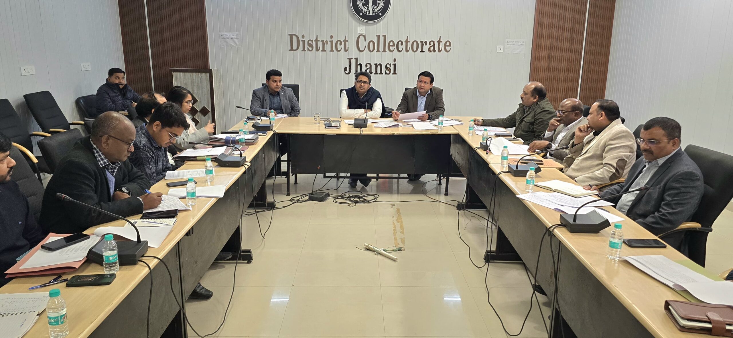 क्षेत्र में दुकानों से गाँजा बेचने की शिकायतें मिल रही हैं इसे रोका जाये : जिलाधिकारी